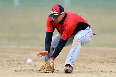 Baseball Completes Series Sweep of Becker