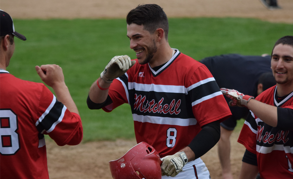 Baseball Tops Johnson & Wales 12-3