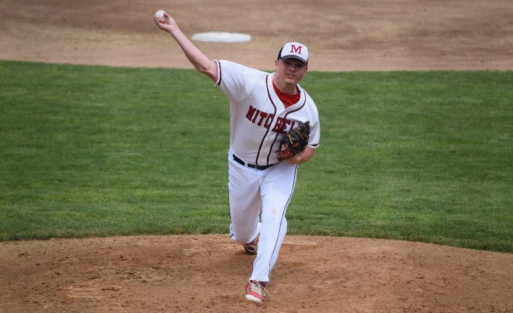 Baseball Stays Alive with Win over Suffolk