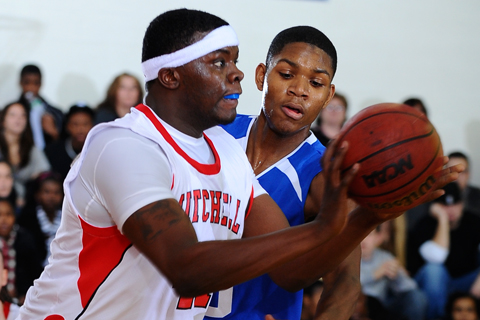 Men's Hoops Falls to WestConn