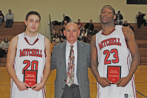 Men's Hoops Pulls Out Win Over Johnson State