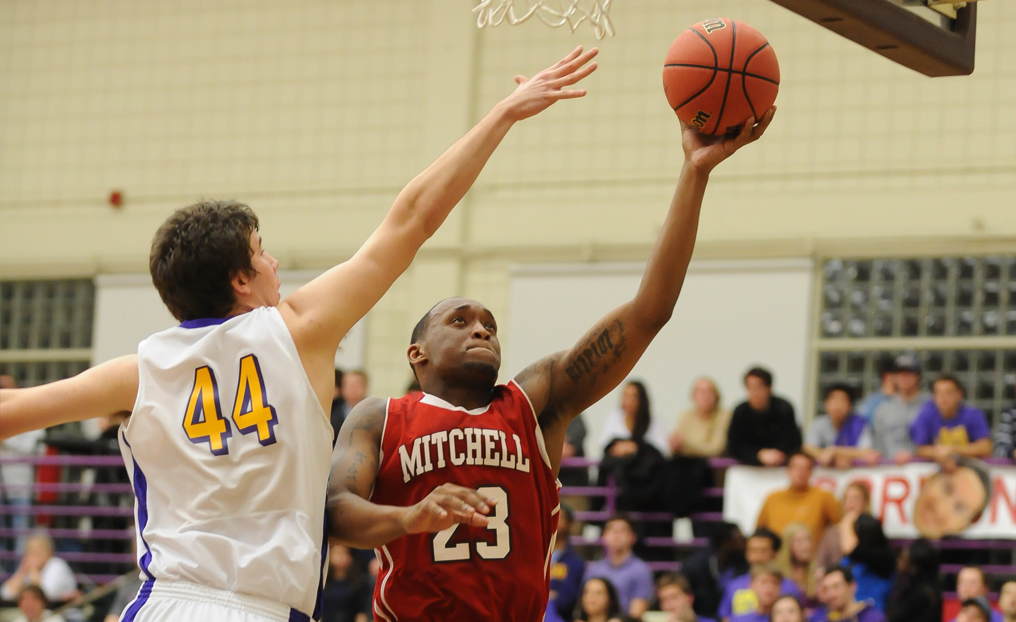 MBB Cruises to Victory at Newbury