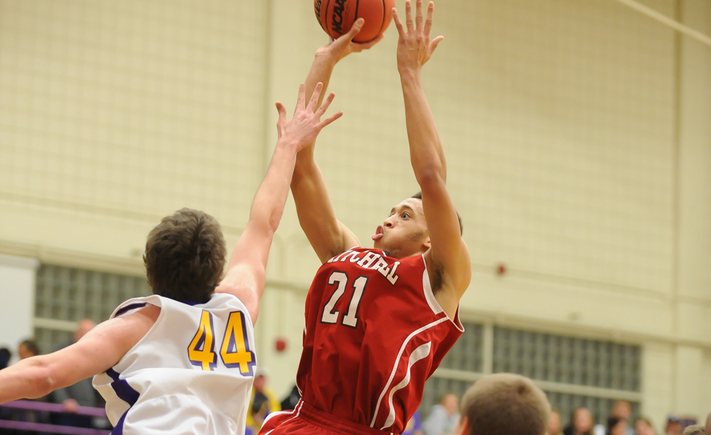 MBB Tops Lesley For Third Straight Win