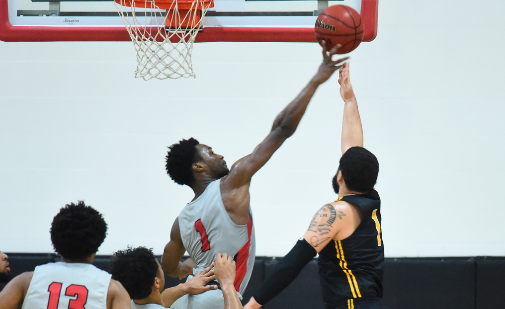 MBB Picks Up Road Win Over Dean