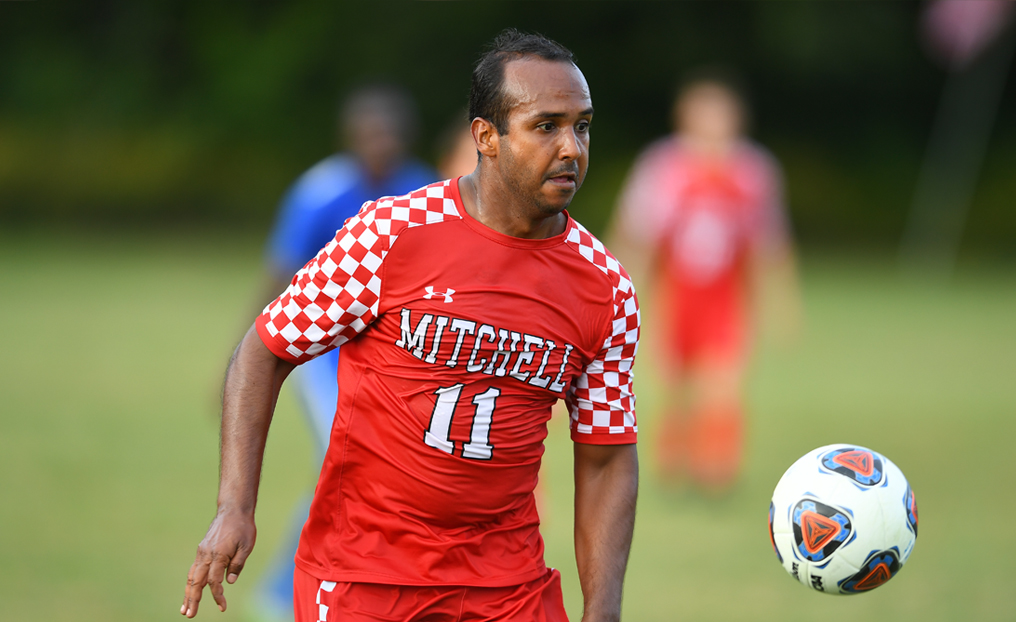 Men's Soccer Edged by Suffolk
