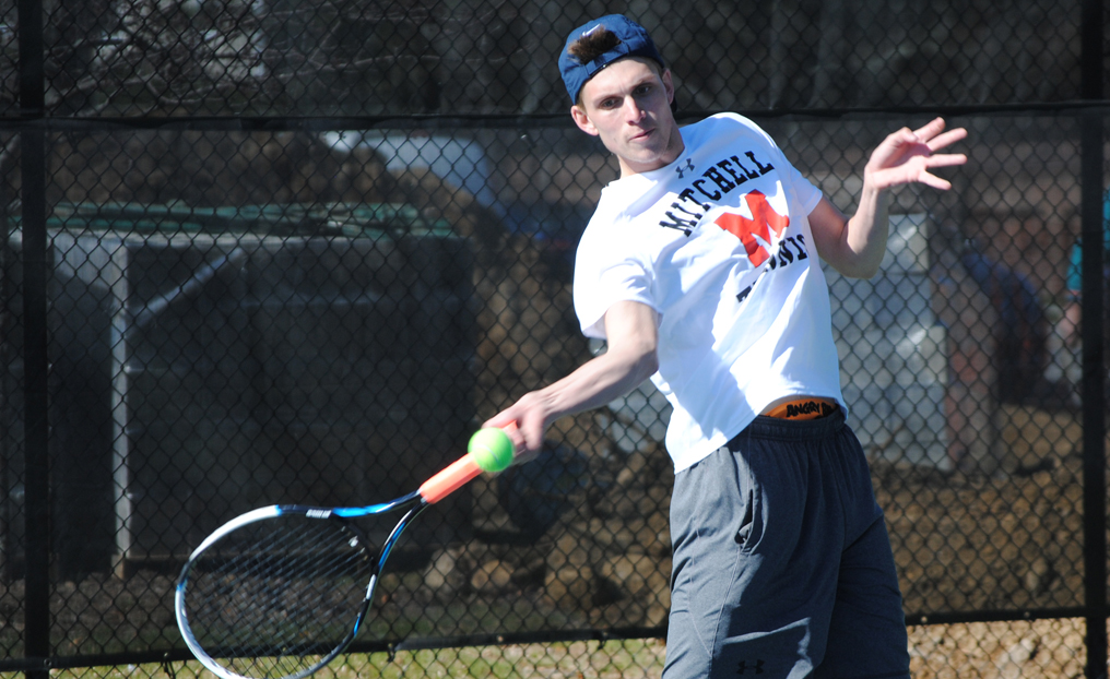 Men's Tennis Loses 9-0 at Becker