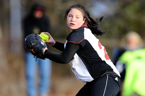 Softball Loses Twice to Johnson & Wales