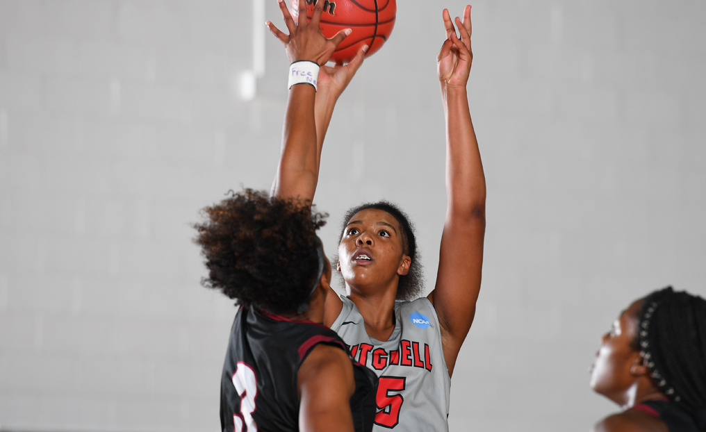 WBB Edges Dean in Final Minute
