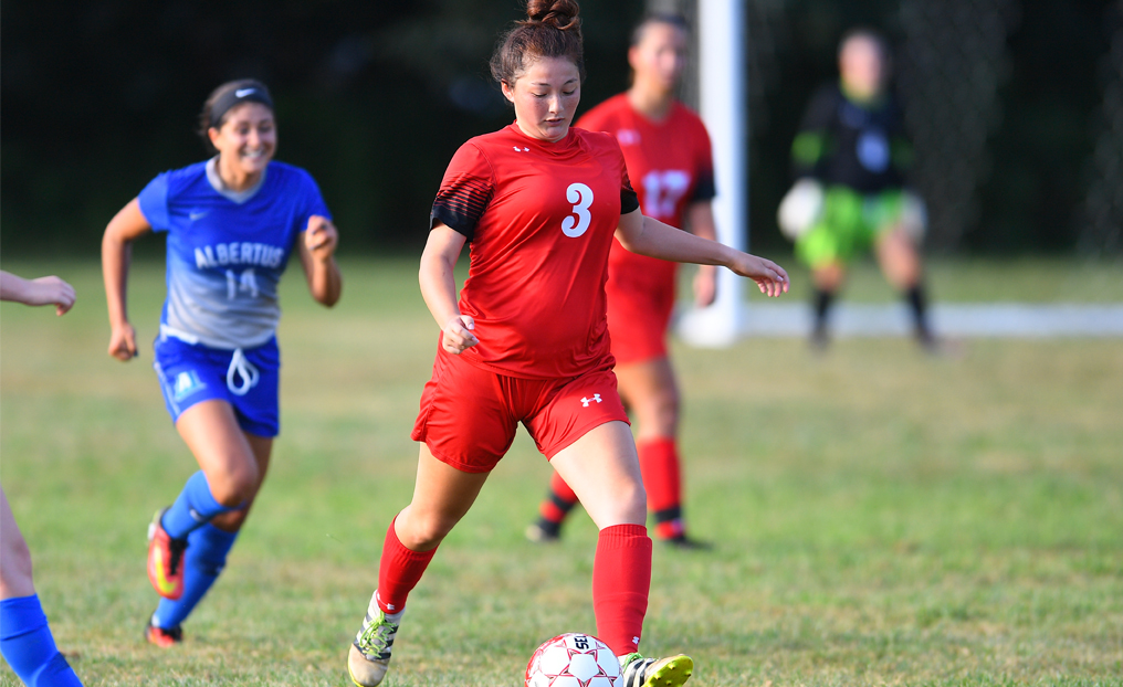Lesley Shuts Out Women's Soccer