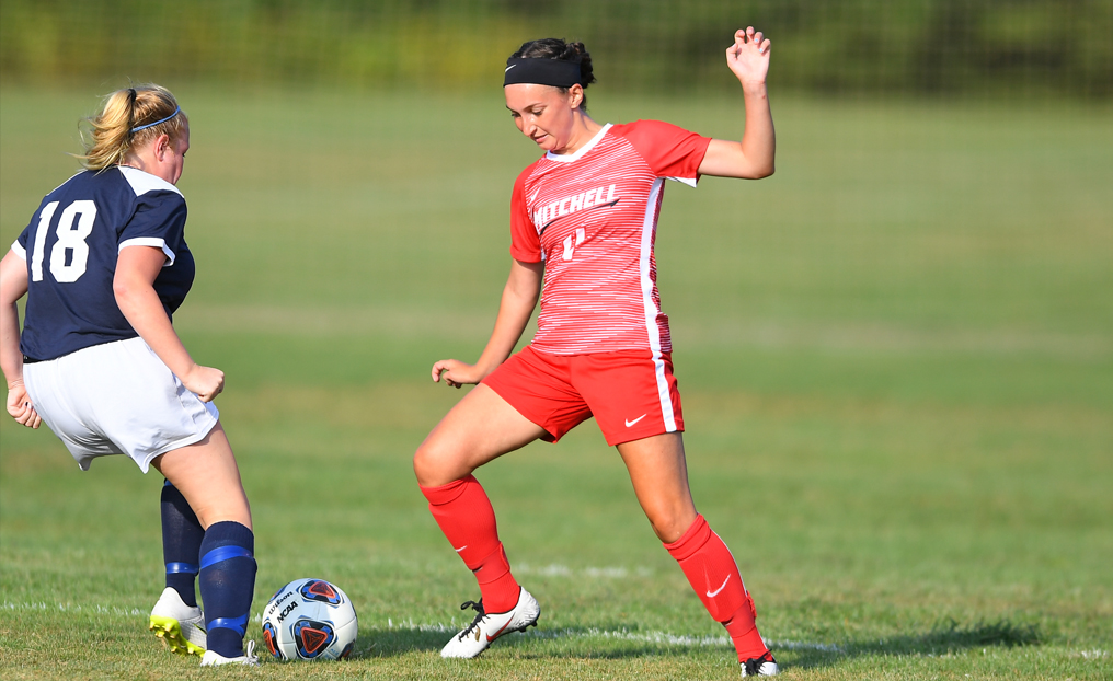 Women's Soccer Drops Season Finale at Dean