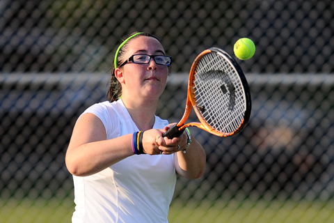W Tennis Falls 8-1 at Regis