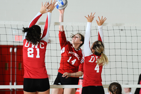 Volleyball Ends Season with Win at Becker