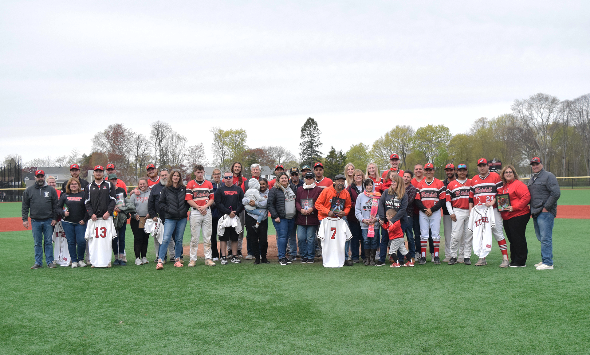 Baseball Splits Senior Day Doubleheader with ENC