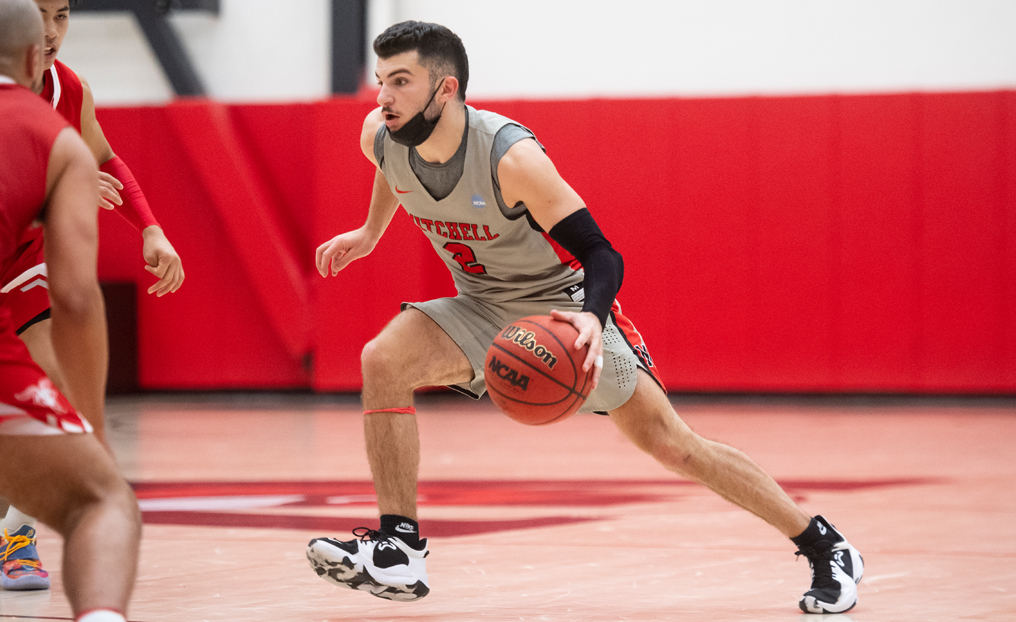 Late Push Propels Trinity Past MBB