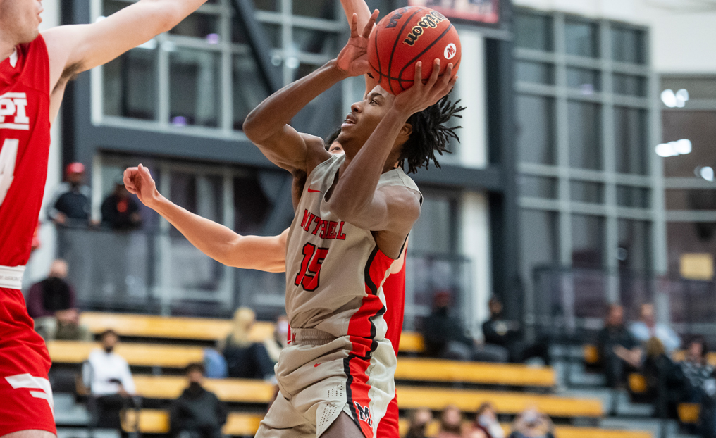 MBB Stumbles Against Conn