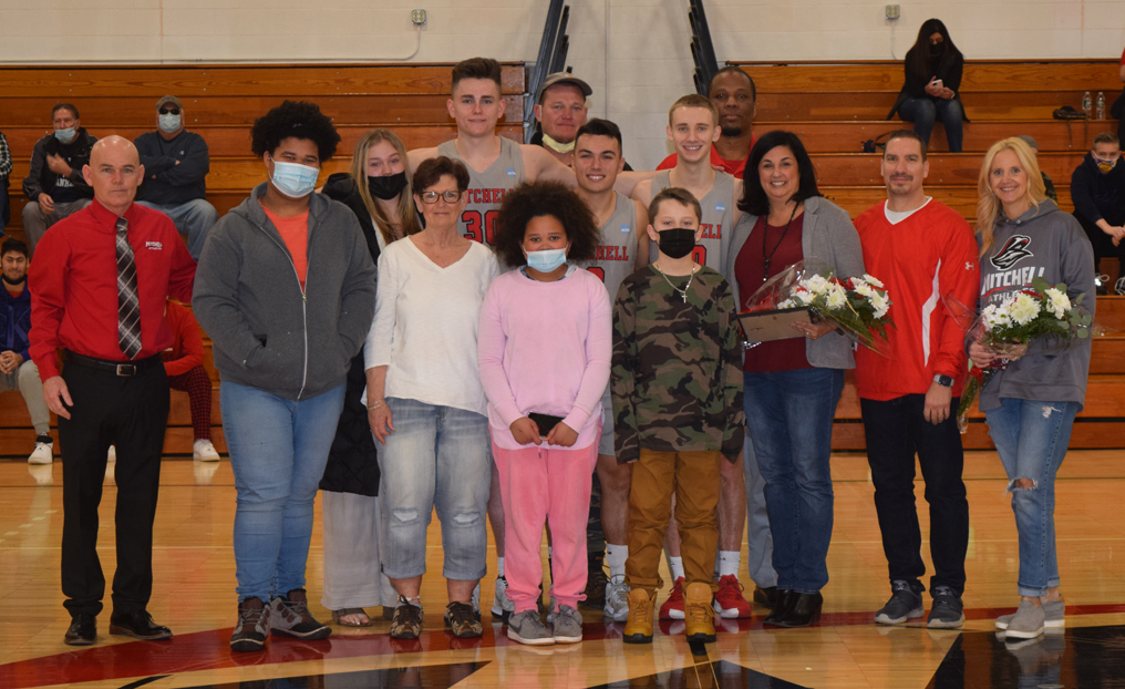 MBB Holds Off Lesley on Senior Day