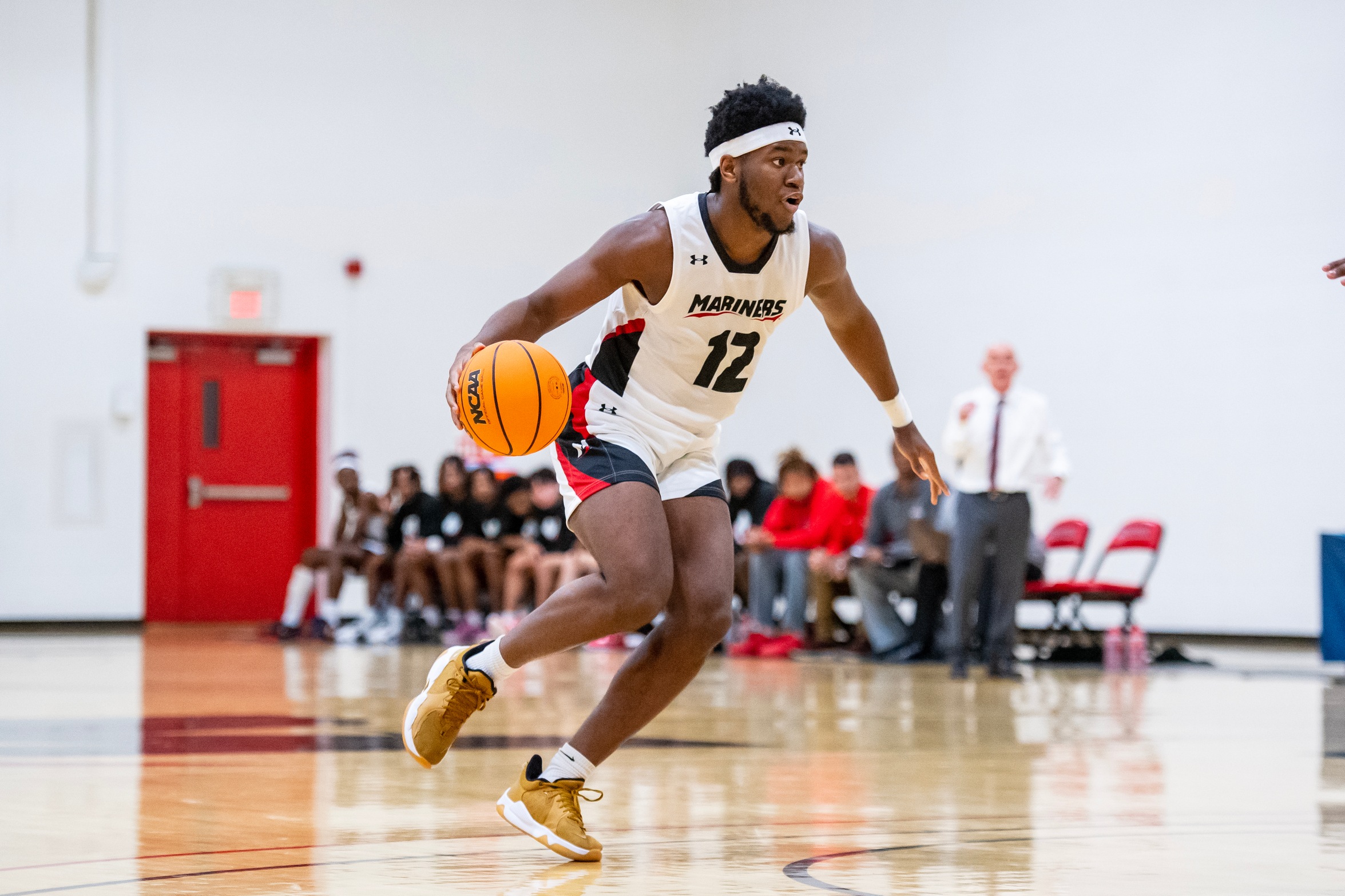 MBB Cruises Past Purchase for Sixth Consecutive Win