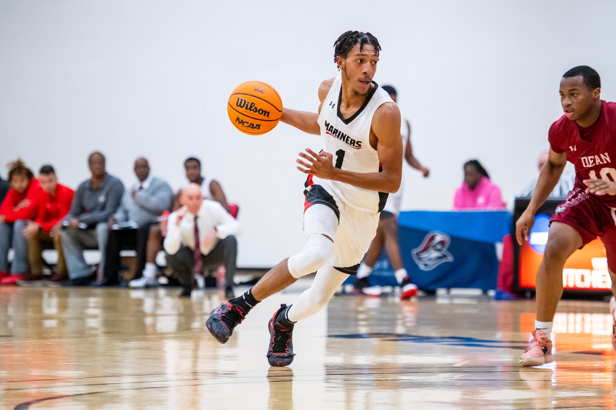 MBB Wins 10th Consecutive Game, Remain Undefeated in Conference
