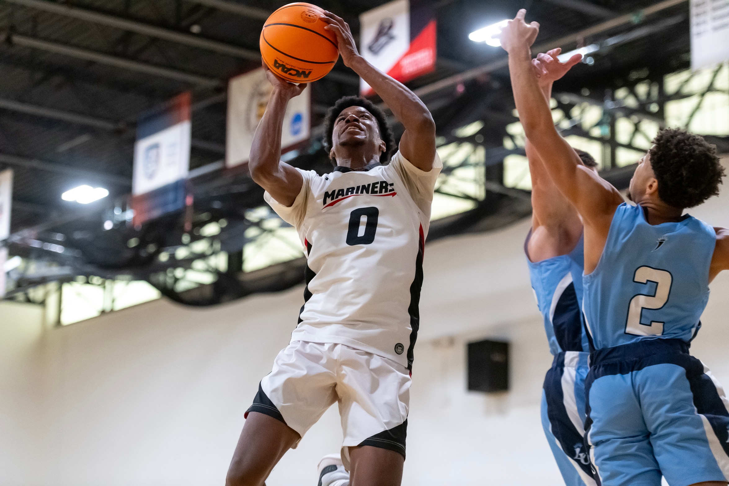Men&rsquo;s Basketball Nips Warner in Road Showdown