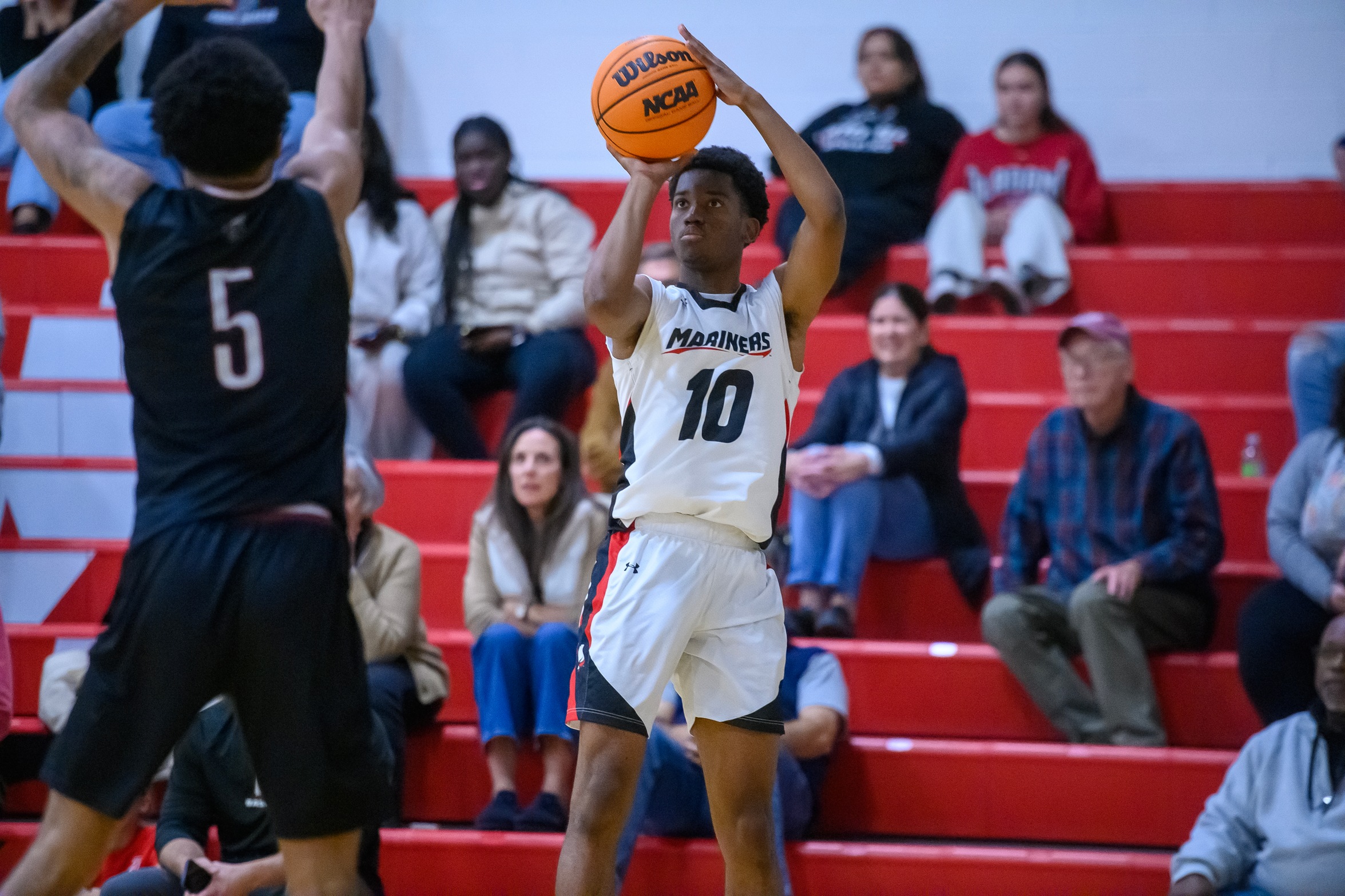 Warriors Hand Men&rsquo;s Basketball First Loss of Season