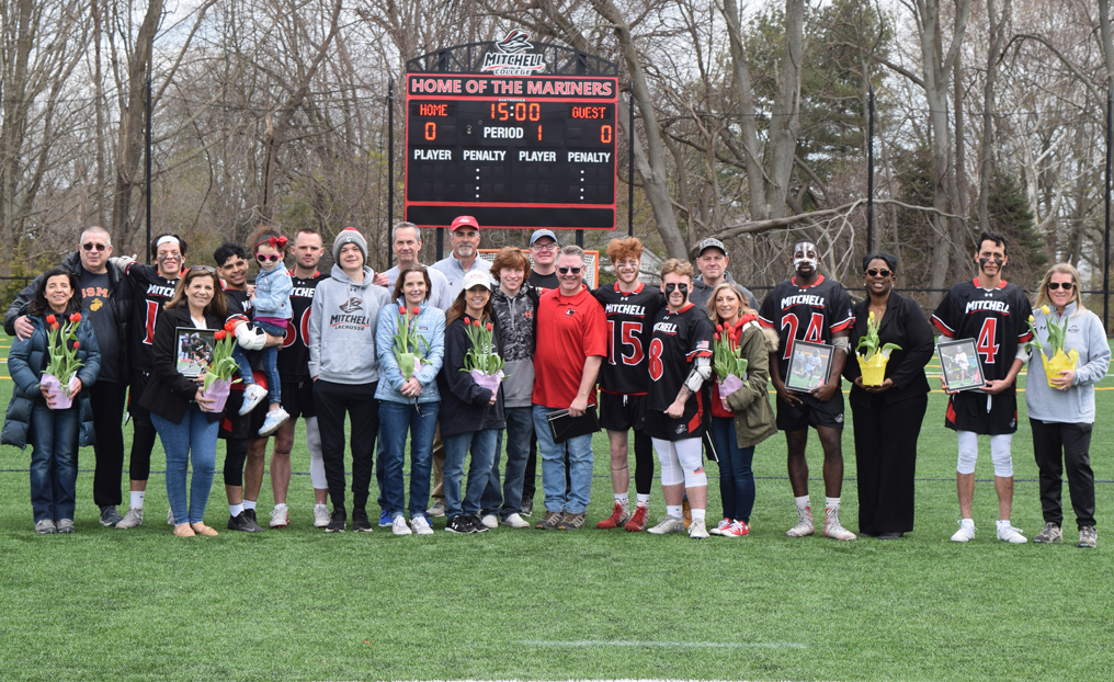 Men's LAX Nabs 17-5 Win on Senior Day
