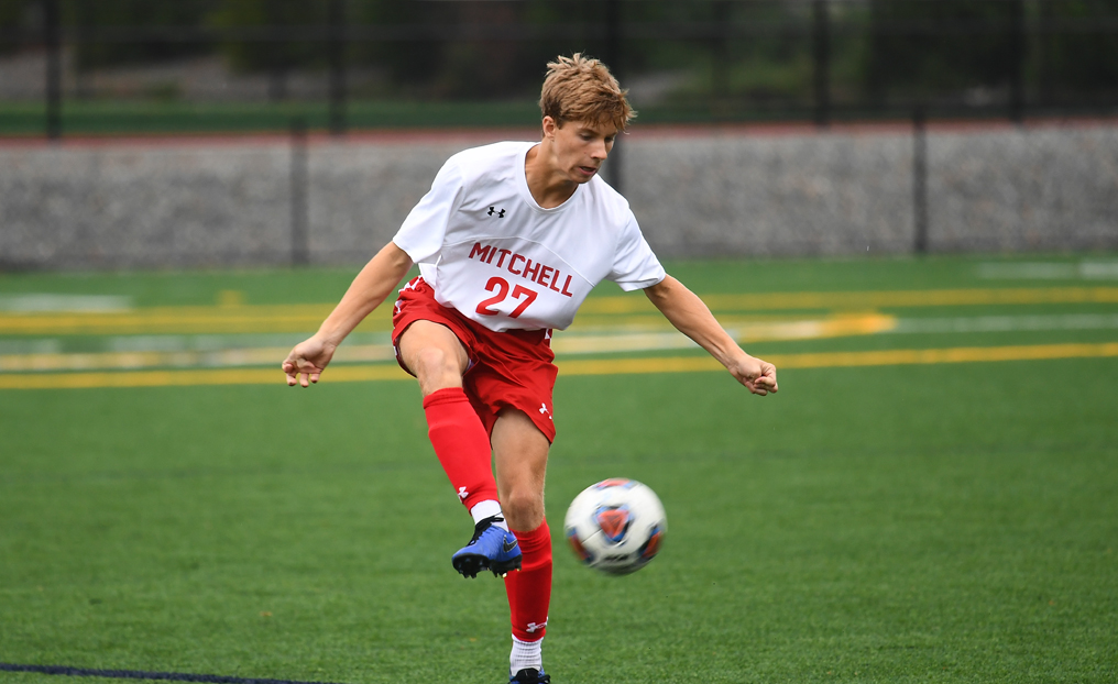 Men's Soccer Falls at #24 Wheaton