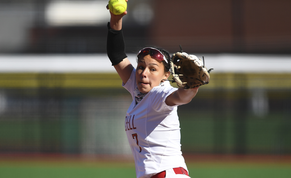 Softball Picks Up Two Wins vs. Becker