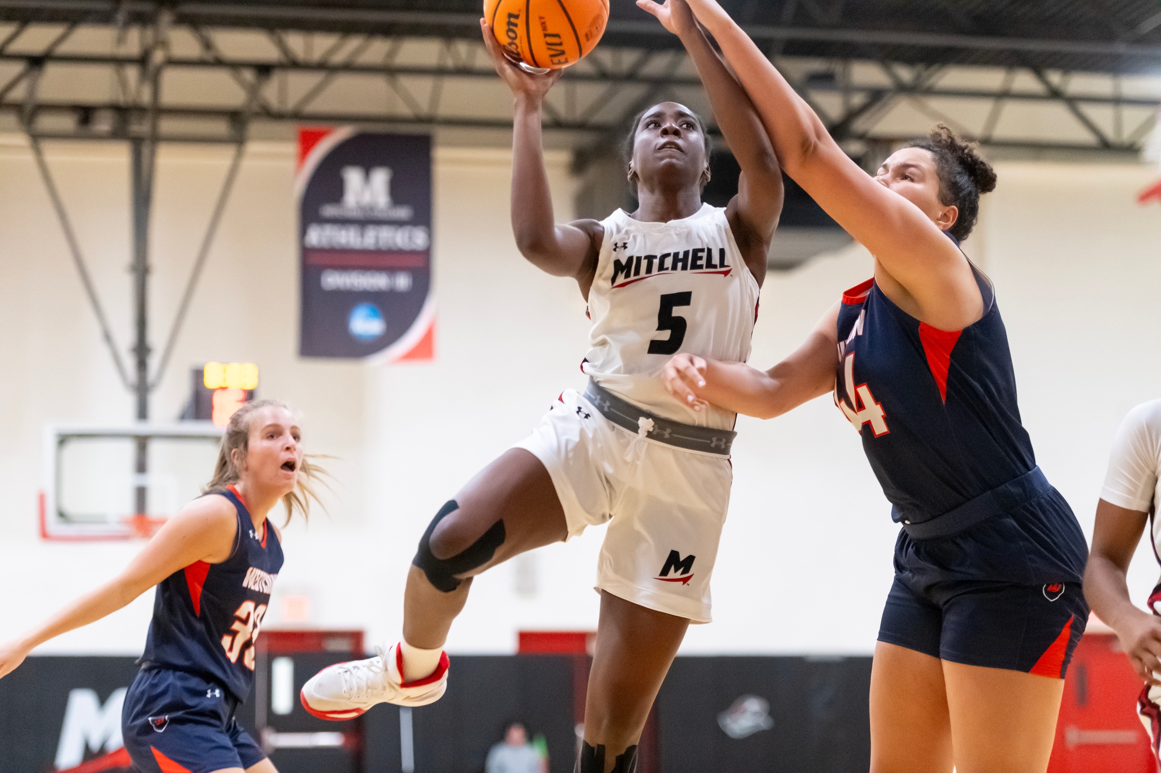 Wildcats Race Past Women&rsquo;s Basketball