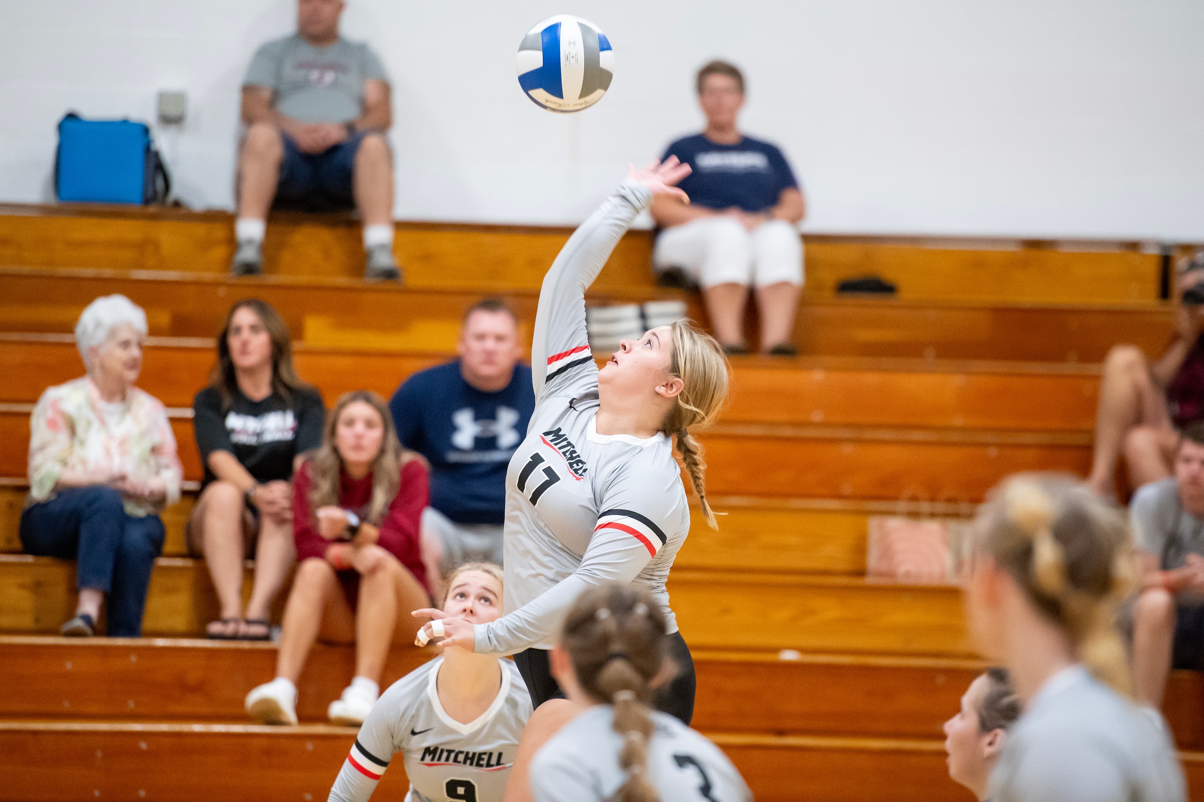Volleyball Falls Short at Coast Guard