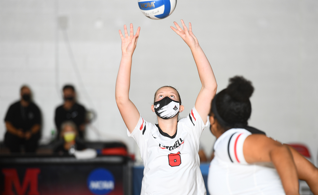 Volleyball Drops 3-0 Final to Conn
